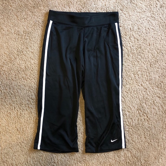 Nike Capri workout pants, black - Picture 1 of 3